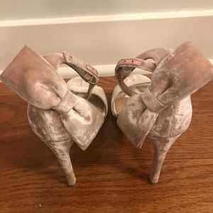 Valentino Garavani - Pretty Bow Velvet Heels